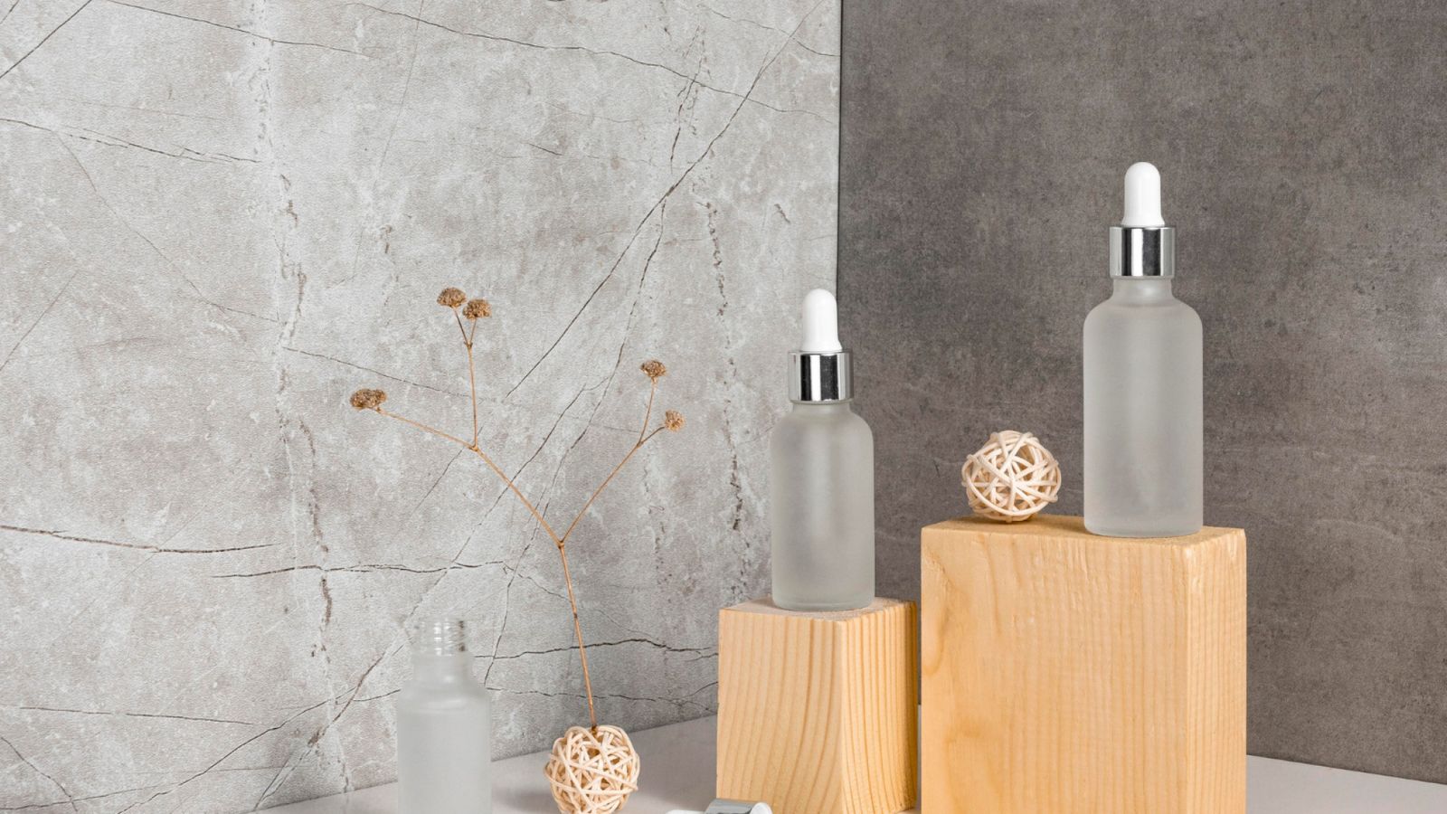 Crédence de salle de bain : un détail pratique devenu élément déco incontournable