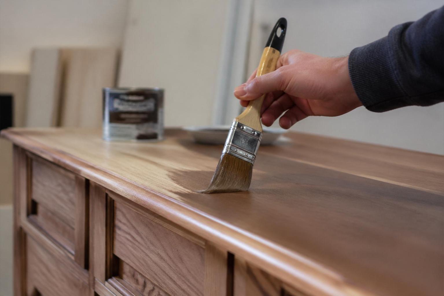 découvrez toutes les techniques pour réussir une peinture effet bois, avec des conseils pratiques et les pièges à éviter pour un résultat naturel et durable.