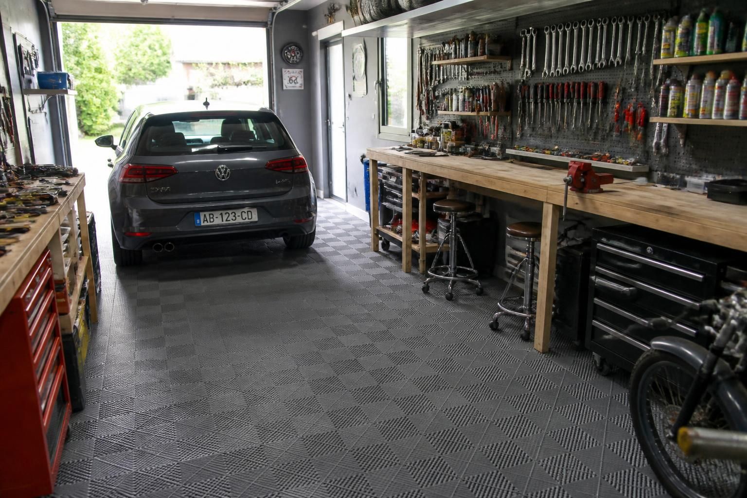 revetement de sol garage les options les plus resistantes pour un atelier ou un parking 1 découvrez les revêtements de sol pour garage les plus résistants, idéaux pour un atelier ou un parking. optez pour des solutions durables et faciles à entretenir.