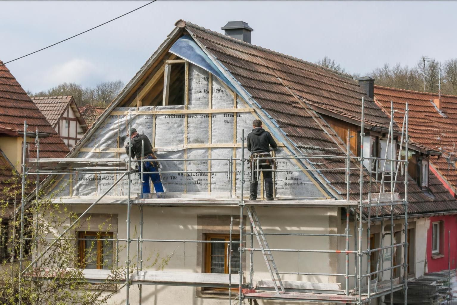 aides renovation toiture quelles subventions existent encore en 2026 1 découvrez les aides et subventions disponibles en 2026 pour la rénovation de votre toiture, et bénéficiez de conseils pour profiter des financements actuels.