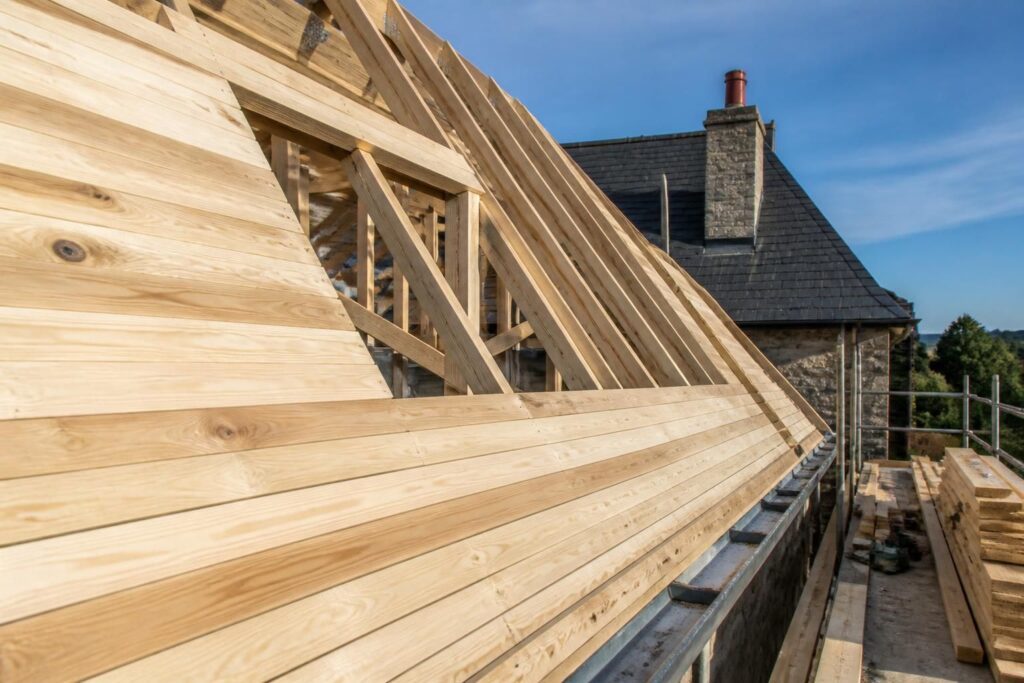 volige toiture role choix du bois et fixation pour une couverture solide découvrez le rôle essentiel de la volige toiture, comment choisir le bois adapté et les techniques de fixation pour assurer une couverture solide et durable.